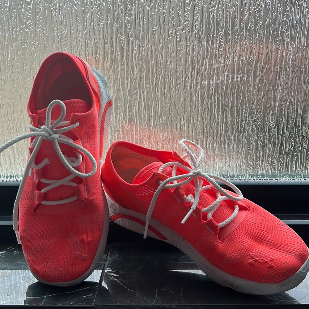 Under Armour speed-form running shoes. Size 7.